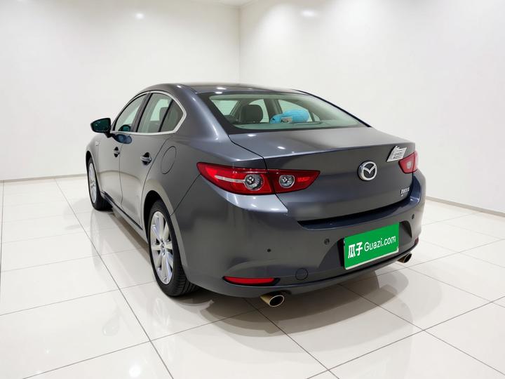 3 Axela 2021 2.0L AT photo 4