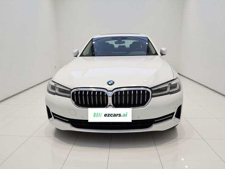 5 Series 2022 530Li Leading Luxury photo 2