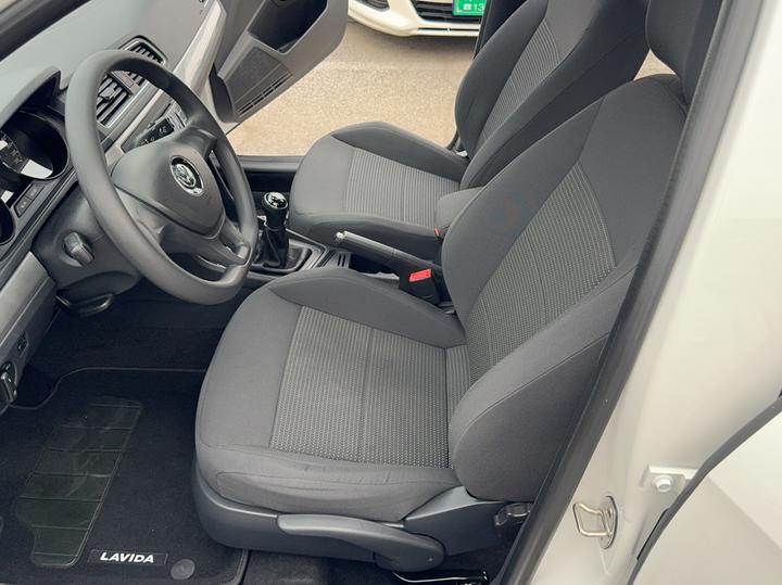 Lavida 2015 1.6L MT photo 7