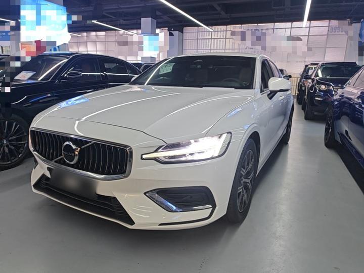 S60 2023 B4 Luxury