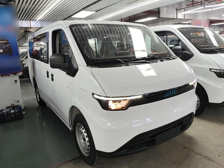 E 2025 41.86kwh Short Wheelbase photo 3