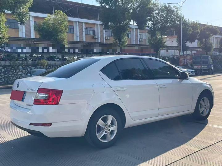 Octavia 2017 Classic 1.6L AT Standard photo 6
