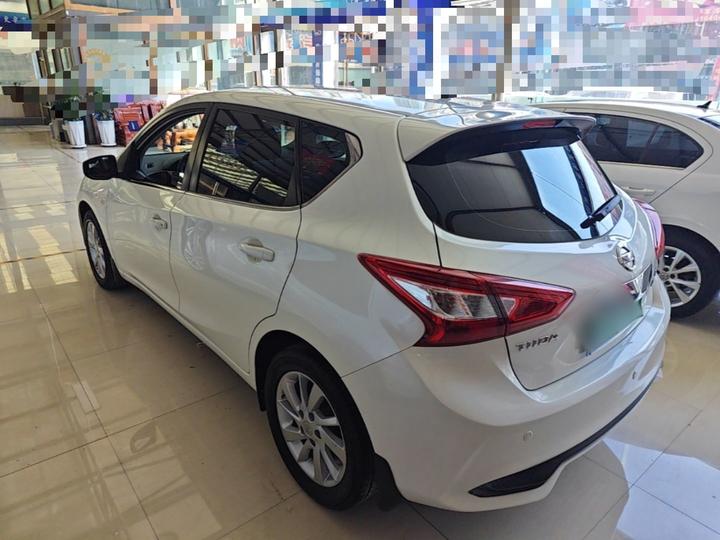 Tiida 2016 1.6L CVT photo 4