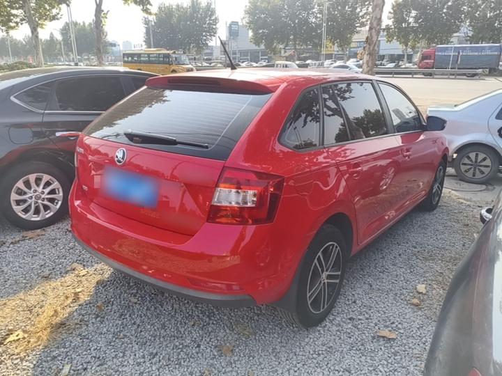 Rapid Spaceback 2018 1.6L MT Standard photo 6