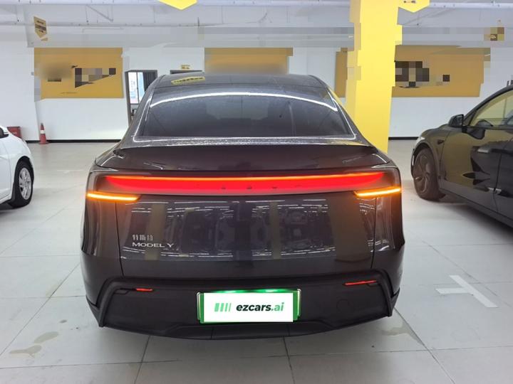 Model Y 2025 RWD photo 3