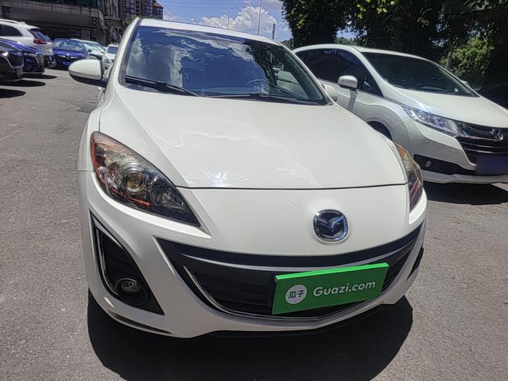 3 2015 Sedan 1.6L AT Elite photo 2
