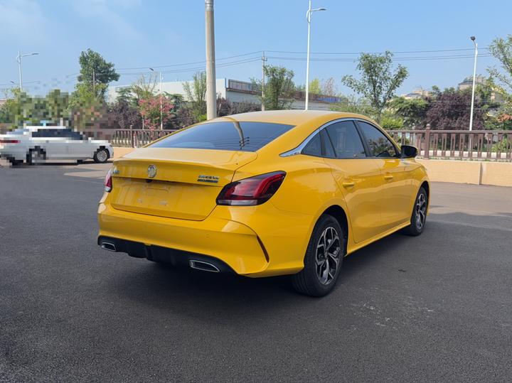 MG5 2022 180DVVT CVT Luxury photo 3
