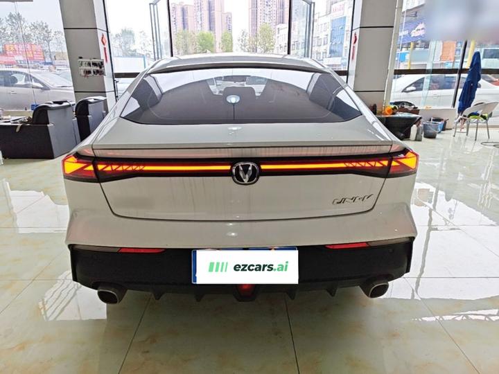 UNI-V 2023 1.5T Premium photo 5