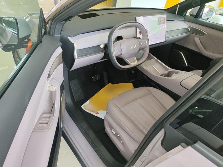L60 2024 60kWh RWD photo 3