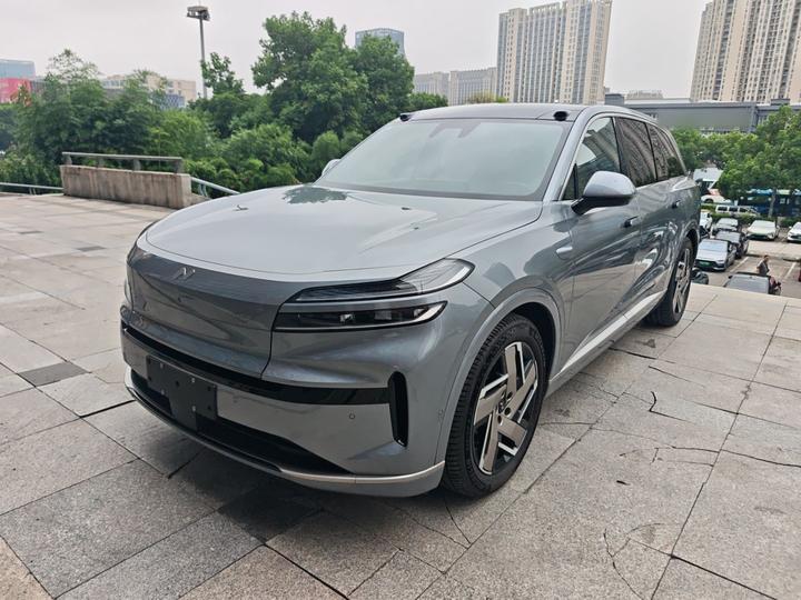 L90 2025 Ultra 6-Seater 60