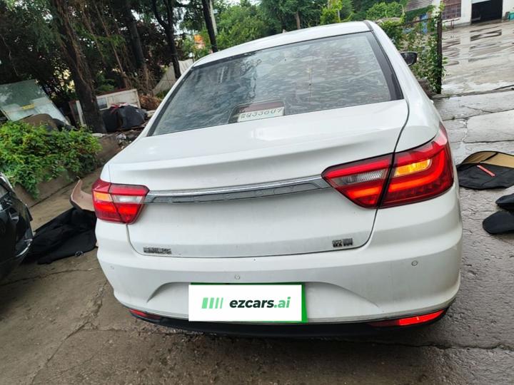 Vision 2018 1.5L MT photo 3