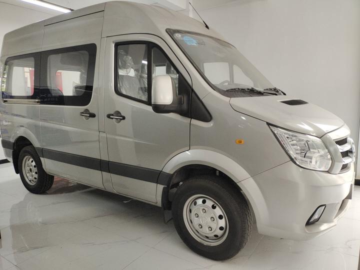 View 2024 2.0T MT Short Wheelbase 5/6-Seater