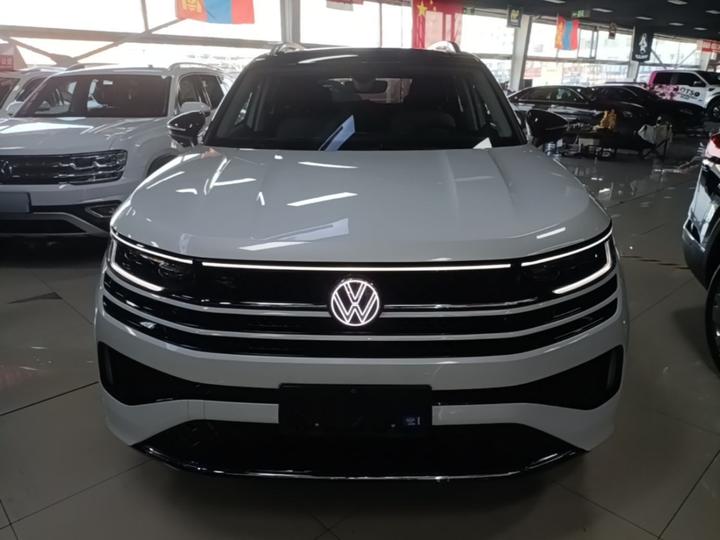 2024 Facelift 380TSI AWD R-Line photo 2