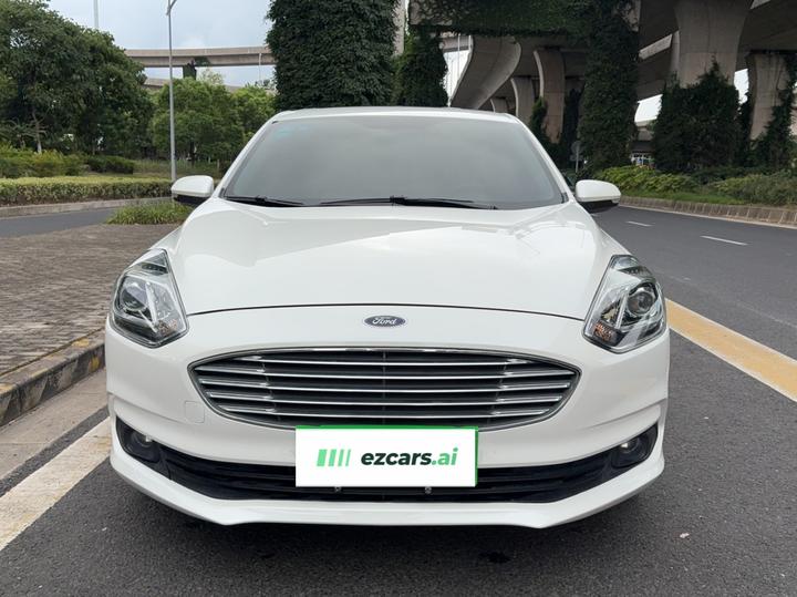 Escort 2019 1.5L AT photo 2