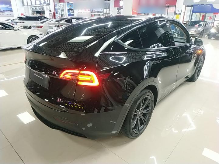 Model Y 2023 RWD photo 4