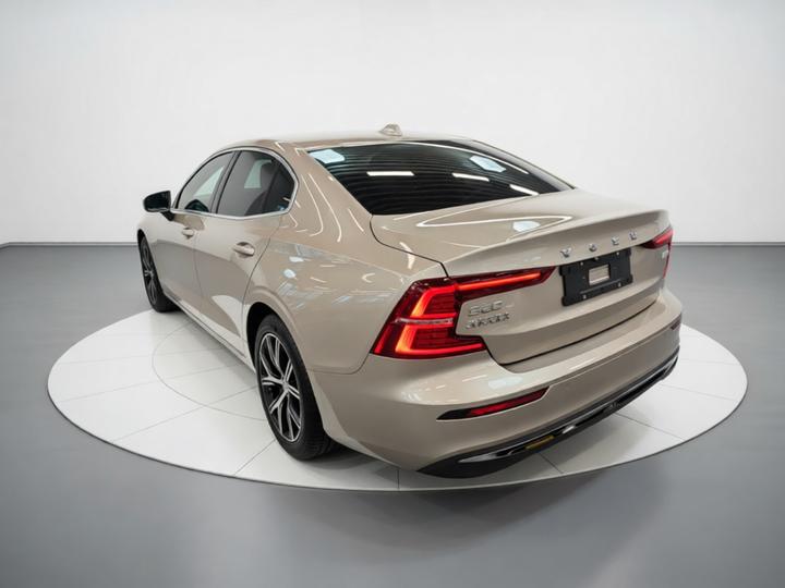 S60 2026 B4 Luxury photo 4