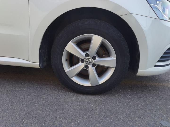 2015 1.6L AT photo 8