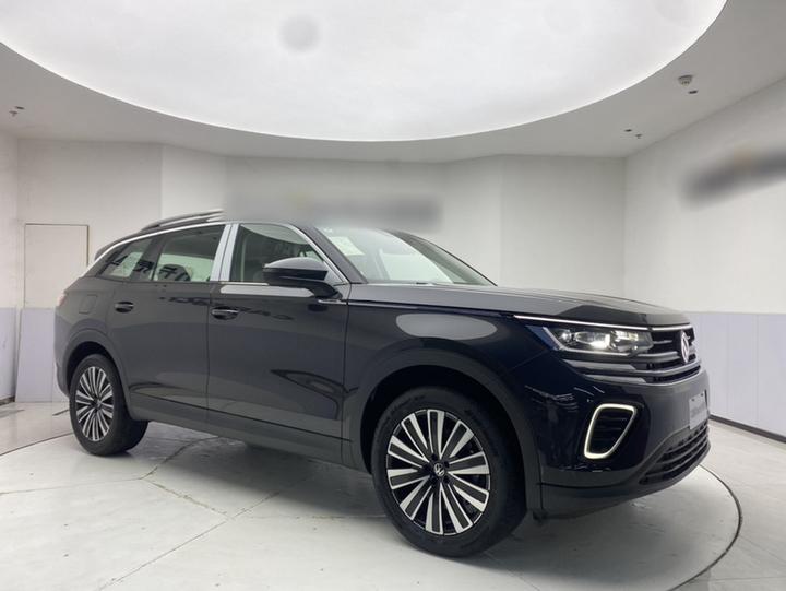 2026 330TSI Luxury photo 2