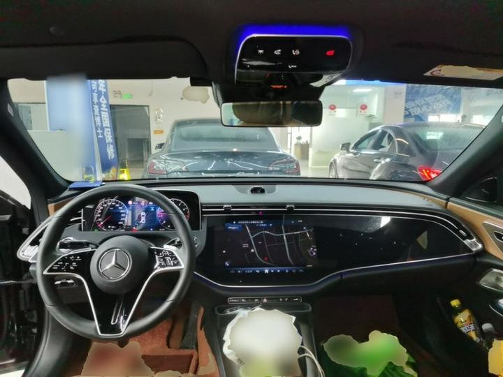 E-Class 2025 E 300 L Luxury photo 5