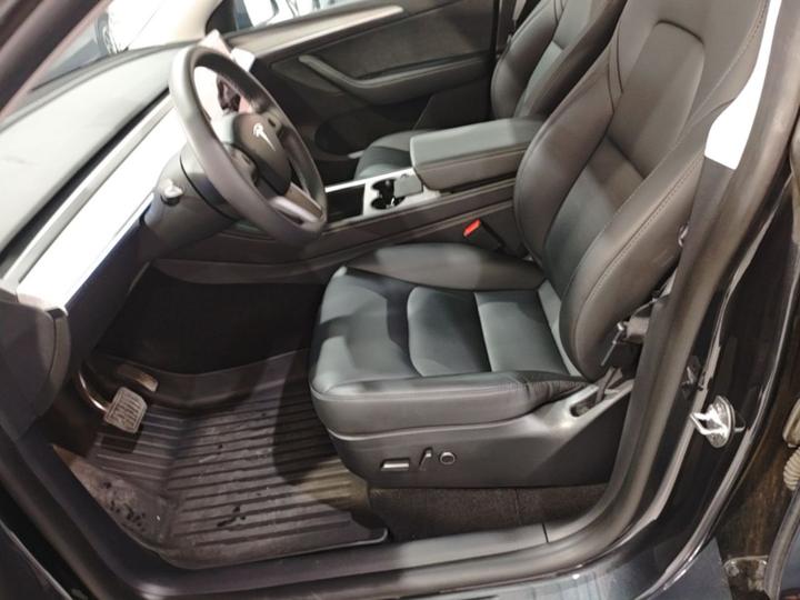 Model Y 2024 RWD photo 6