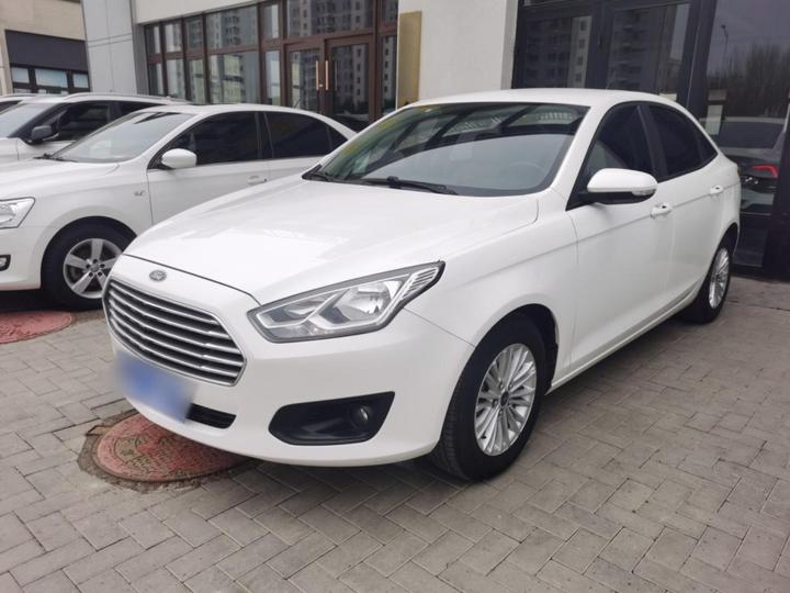 Escort 2015 1.5L MT Comfort