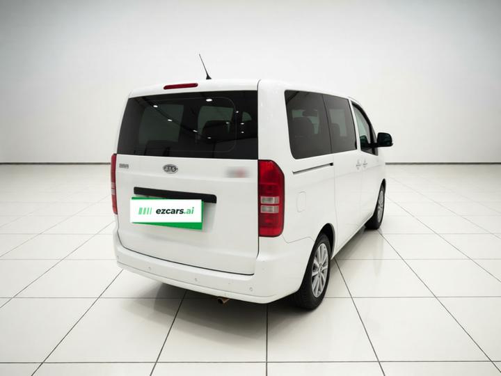 Refine M3 2025 1.8L MT Classic 5-Seater photo 5