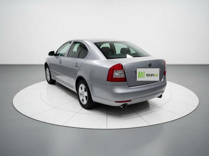 Octavia 2013 1.6L MT photo 4