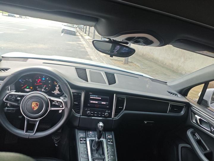 2017 Macan 2.0T photo 5