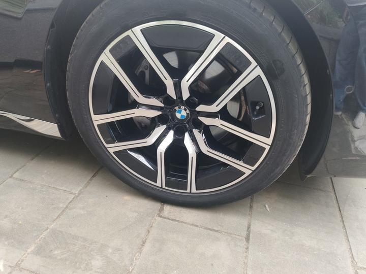 7 Series 2023 735Li M Sport Package photo 8