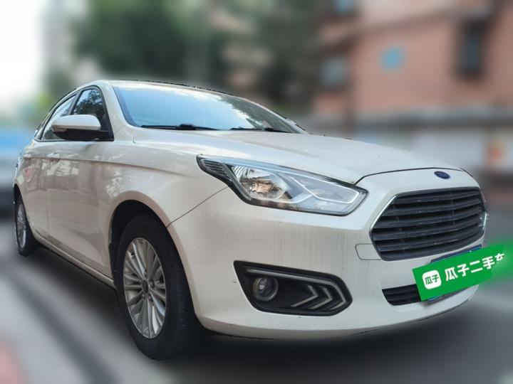 Escort 2015 1.5L AT Comfort photo 3