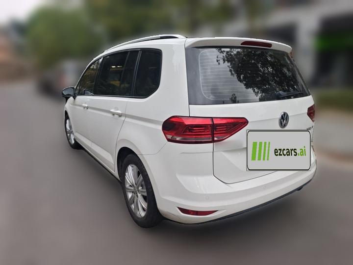 2018 L 280TSI DSG 7-Seater photo 4