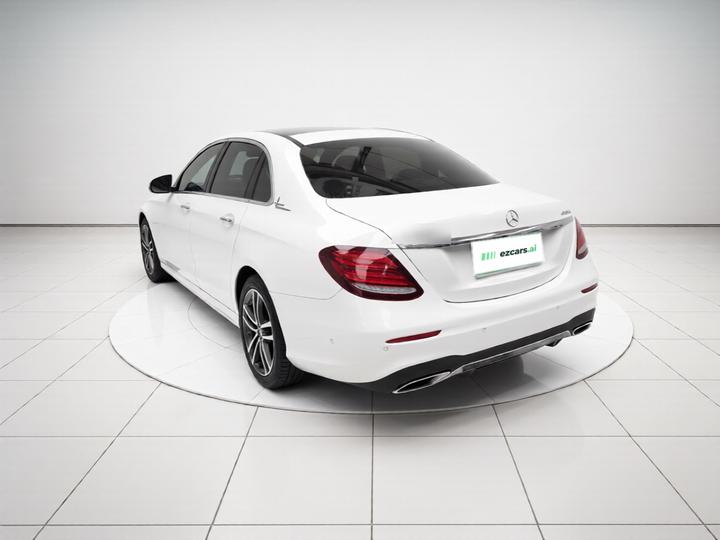 E-Class 2019 E 300 L Sport Luxury photo 4