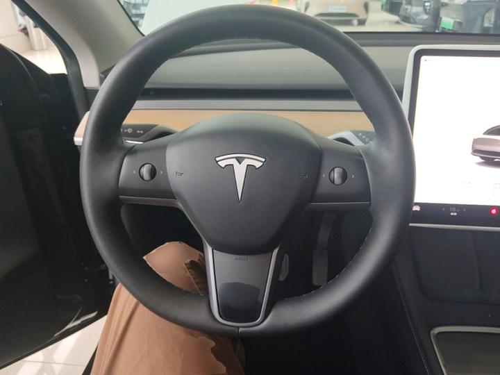 Model Y 2022 RWD photo 6