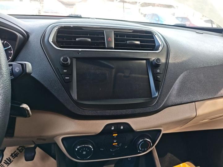 Escort 2017 1.5L MT Comfort photo 8