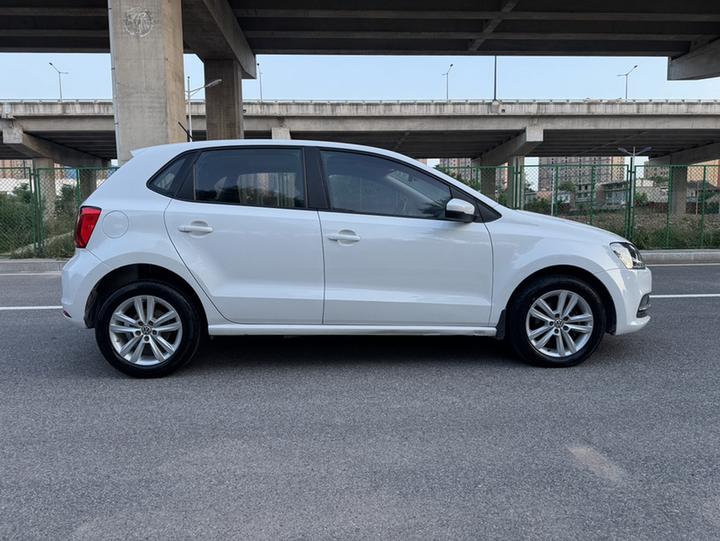 Polo 2016 1.6L AT Comfort photo 4