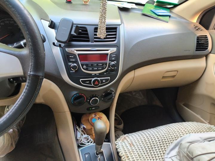 Verna 2010 Sedan 1.4L AT Comfort GS photo 5