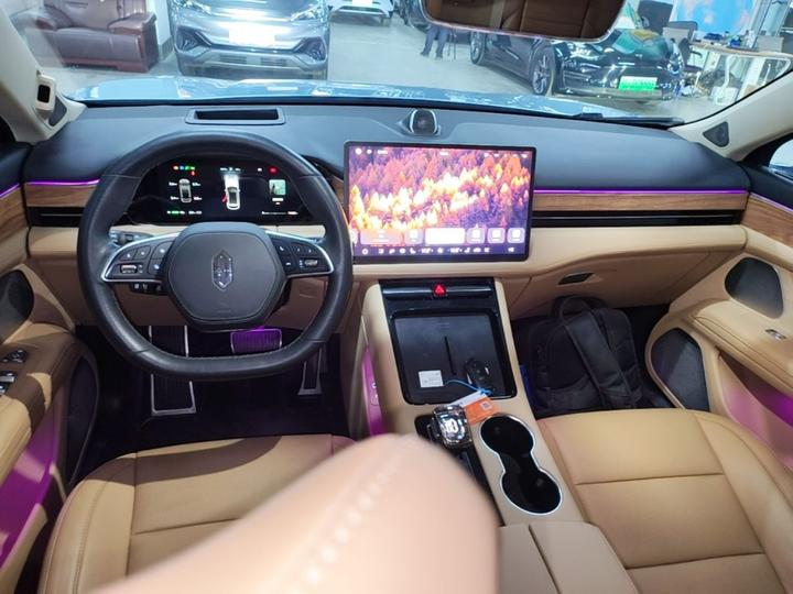 HIMA AITO M5 2022 EV AWD Performance photo 5
