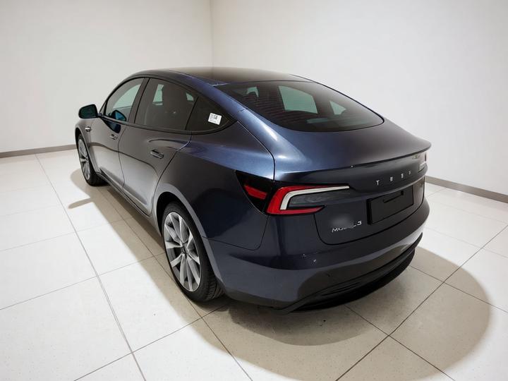 Model 3 2023 RWD photo 4