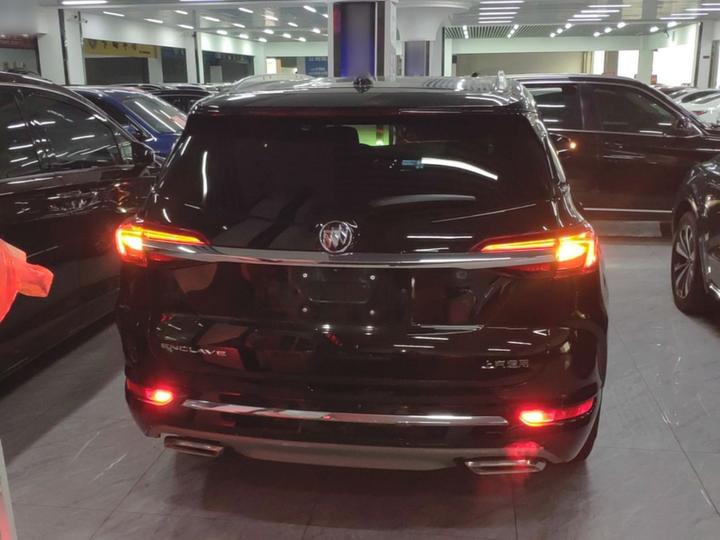 2022 652T RWD Premium 7-Seater photo 5