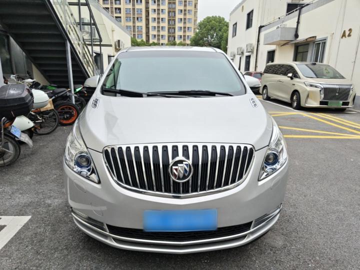 GL8 2013 3.0L XT Luxury Business Flagship photo 2