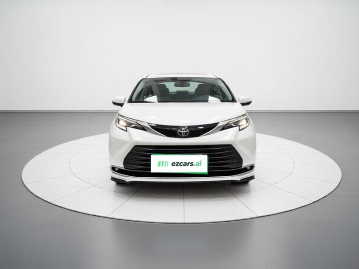 Sienna 2021 2.5L Hybrid Luxury photo 2