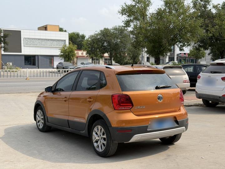 2014 1.6L Cross Polo AT photo 4