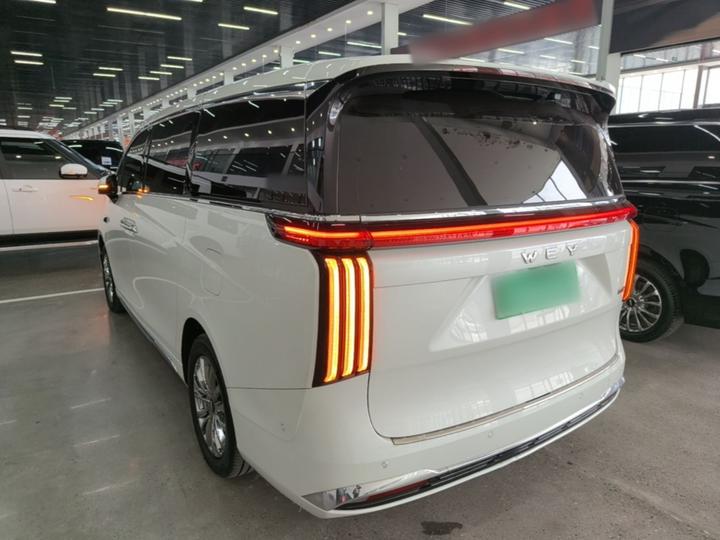 2025 AWD 8 photo 4