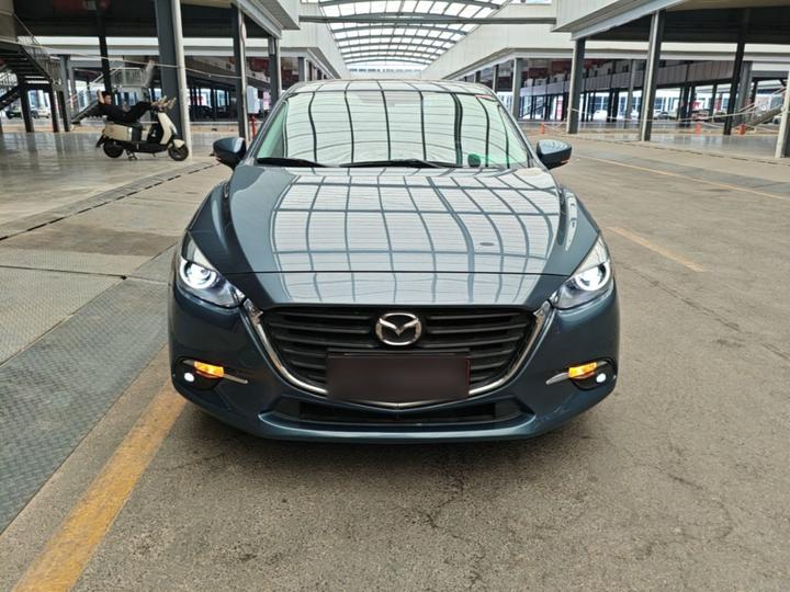 3 Axela 2017 Sedan 1.5L AT Luxury China V photo 2