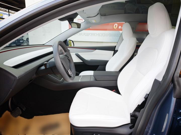 Model Y 2025 RWD Launch Edition photo 7