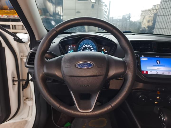 Escort 2019 1.5L AT photo 6