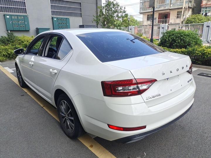 Octavia 2021 1.5L AT Comfort photo 4