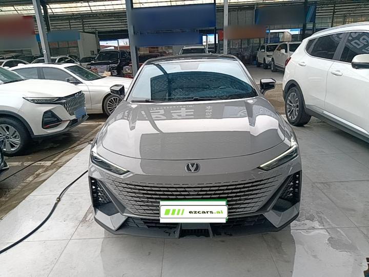 UNI-V 2022 1.5T Premium photo 2