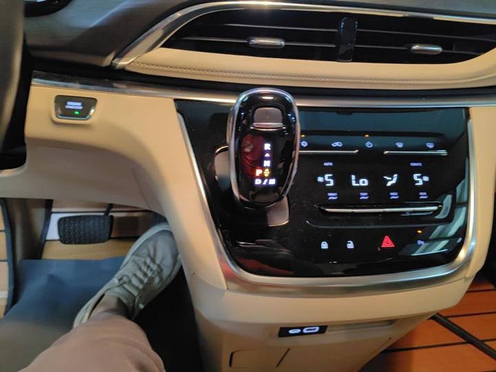 GL8 2023 Facelift Luxury photo 7