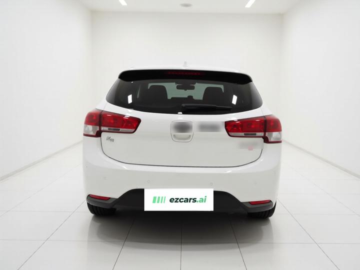 K2 2015 Hatchback 1.4L AT GLS photo 3